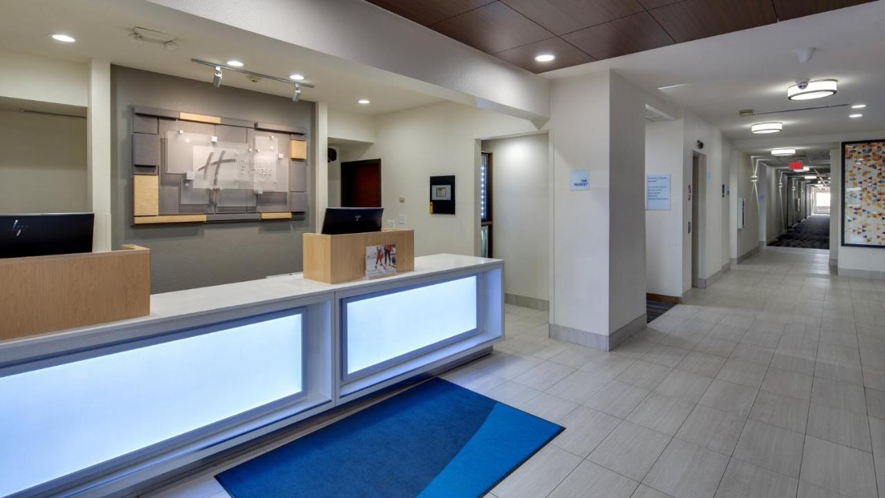 Holiday Inn Express & Suites Detroit - Farmington Hills By Ihg Northville Exterior foto