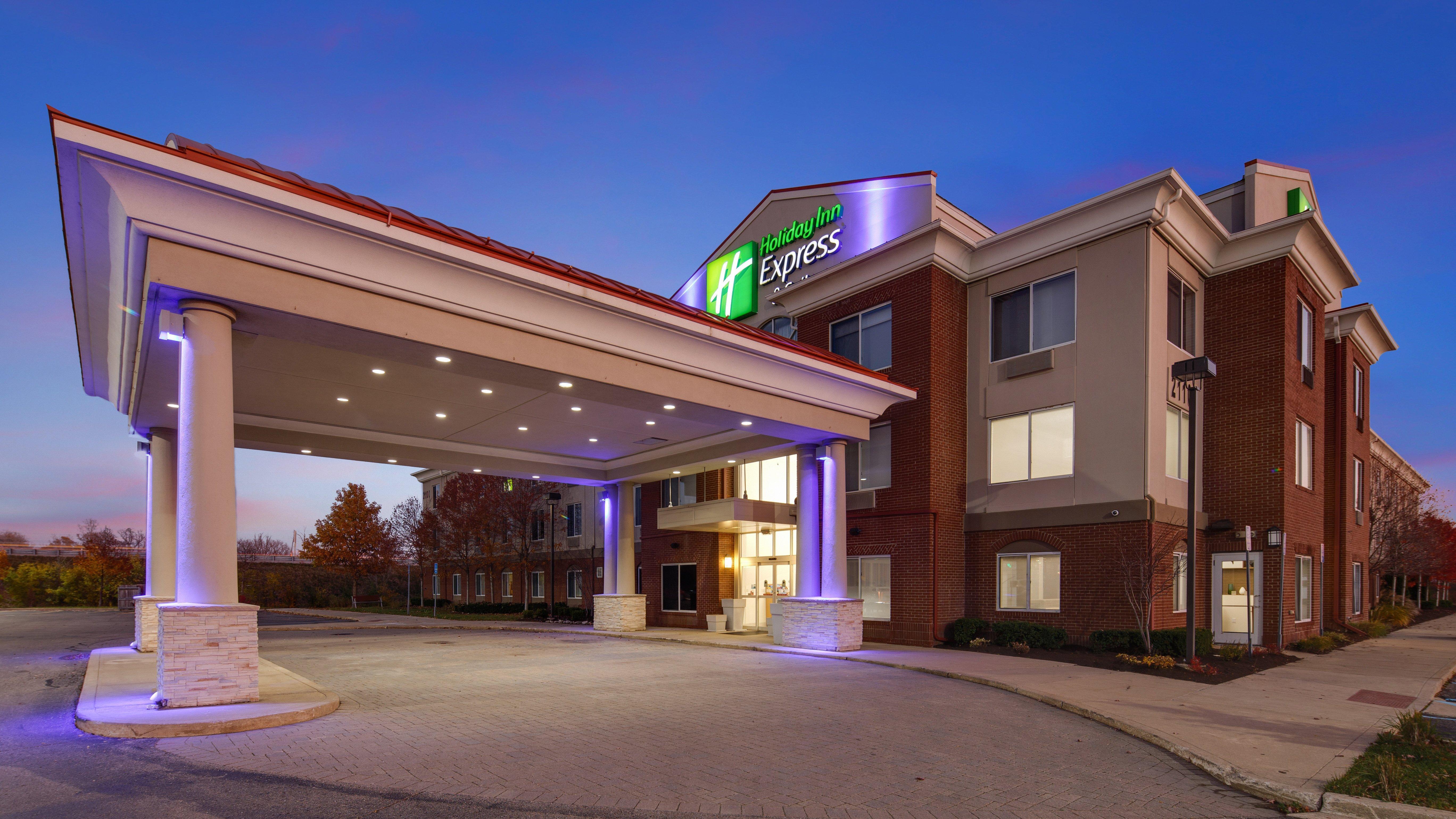 Holiday Inn Express & Suites Detroit - Farmington Hills By Ihg Northville Exterior foto