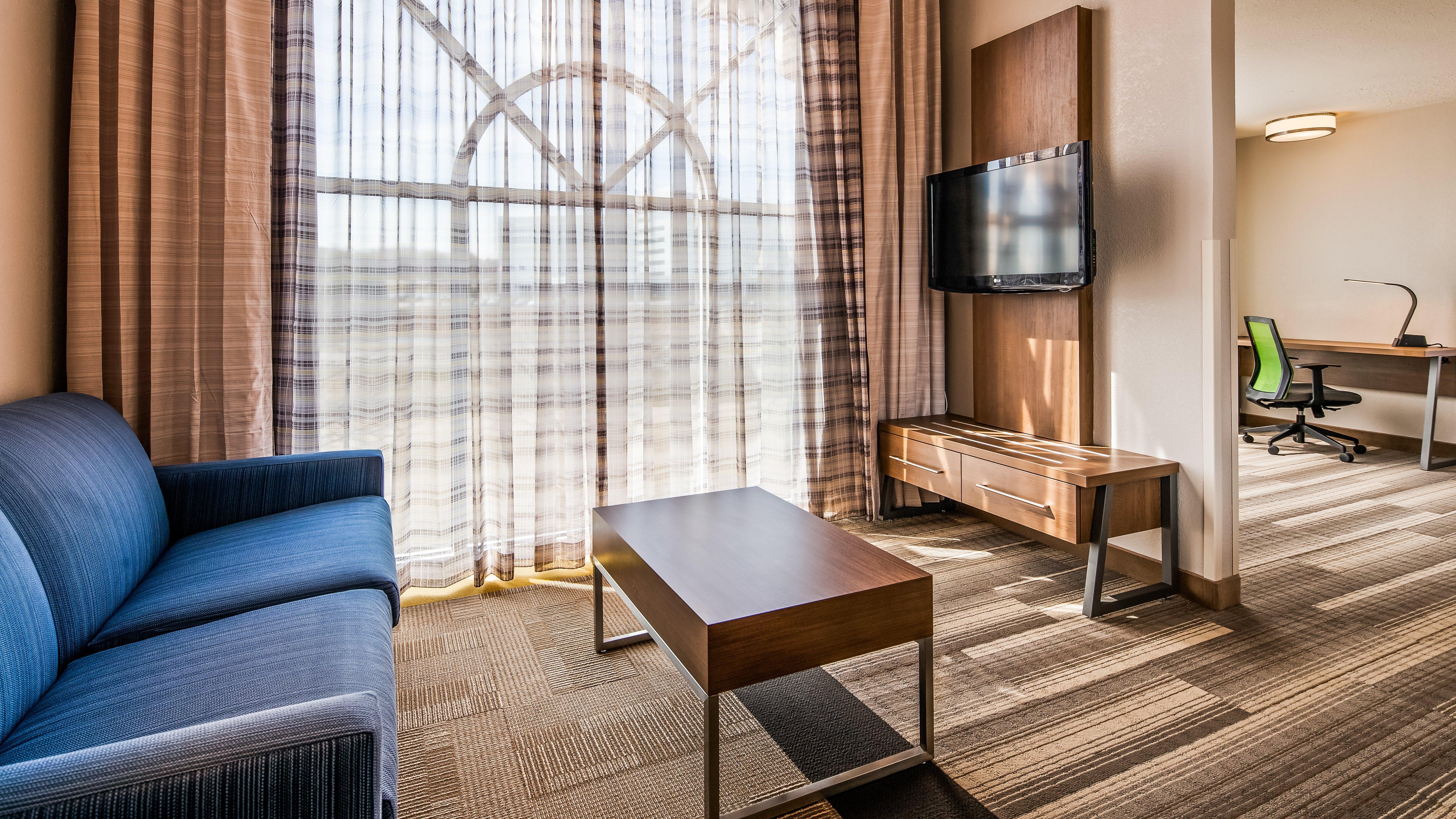 Holiday Inn Express & Suites Detroit - Farmington Hills By Ihg Northville Exterior foto
