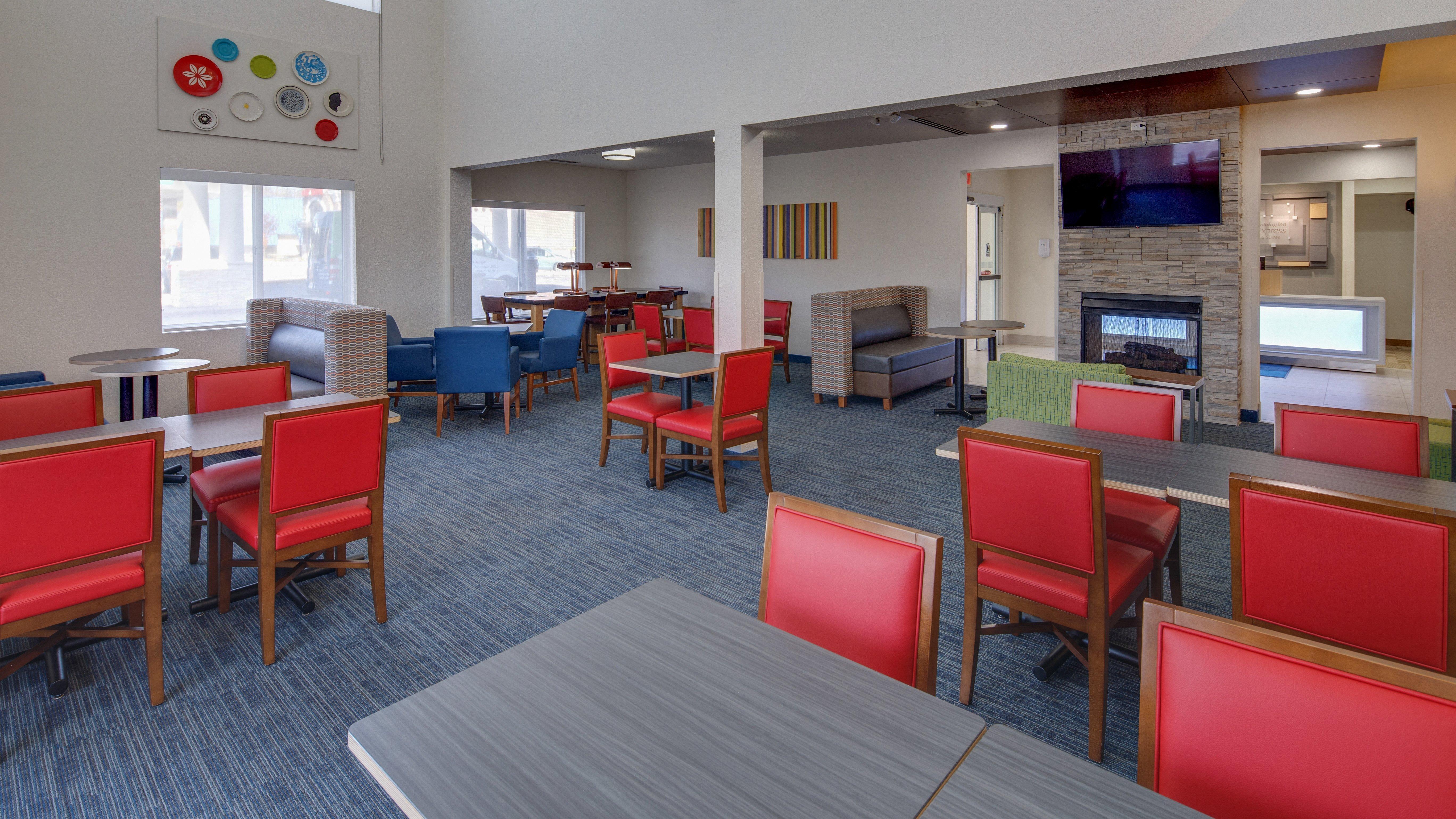 Holiday Inn Express & Suites Detroit - Farmington Hills By Ihg Northville Exterior foto