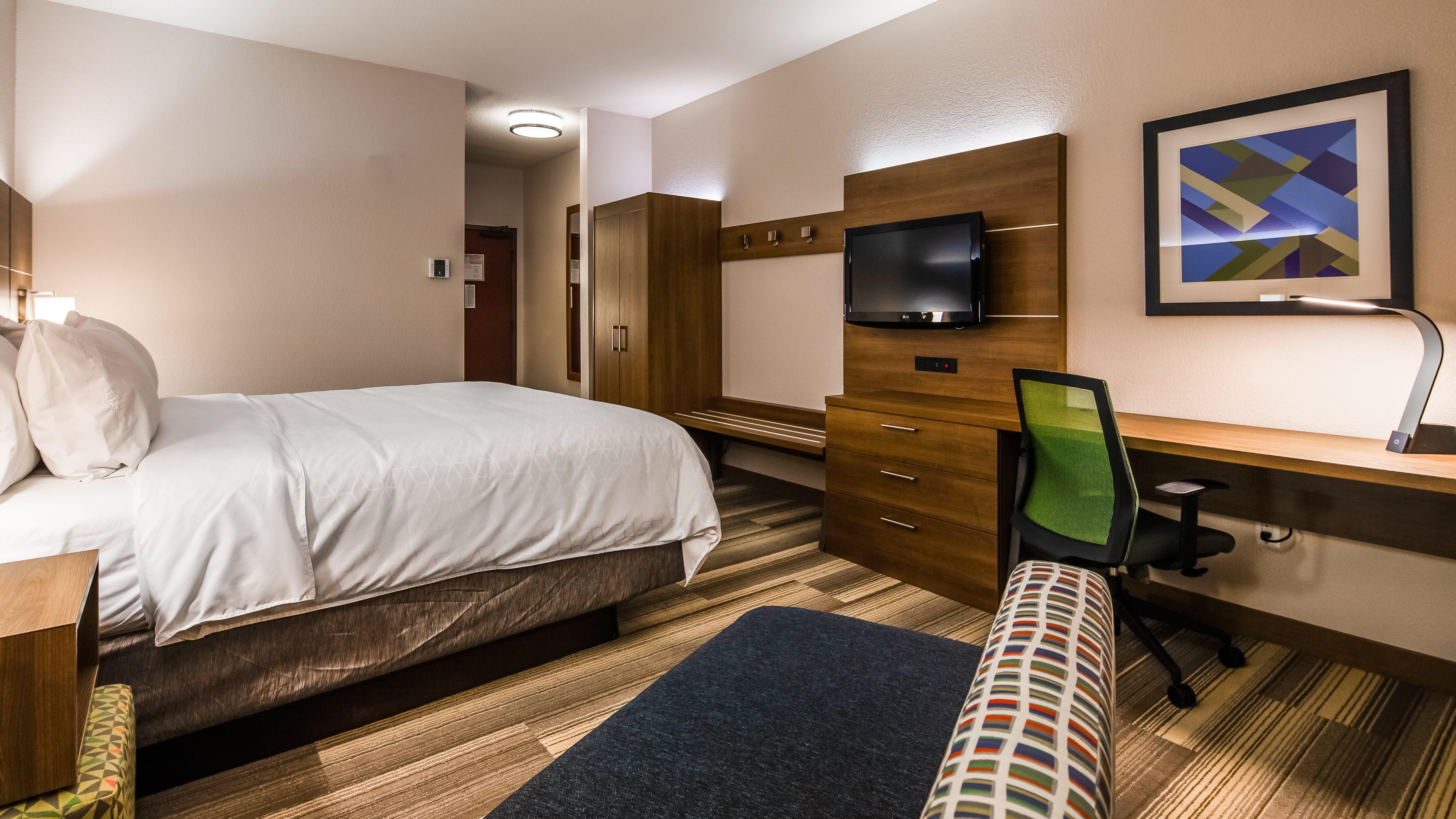 Holiday Inn Express & Suites Detroit - Farmington Hills By Ihg Northville Exterior foto