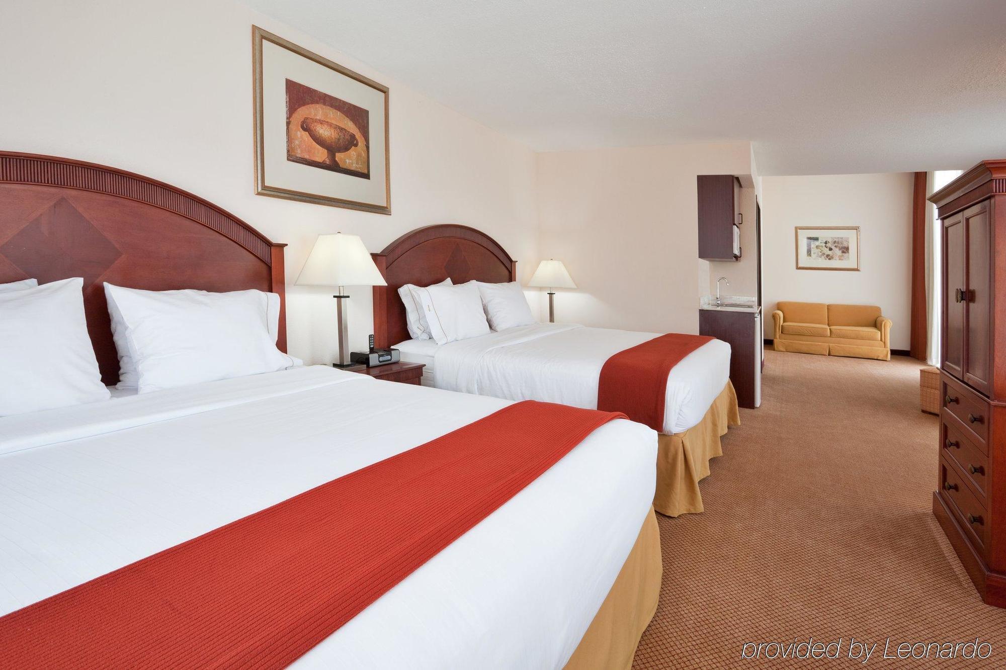 Holiday Inn Express & Suites Detroit - Farmington Hills By Ihg Northville Quarto foto